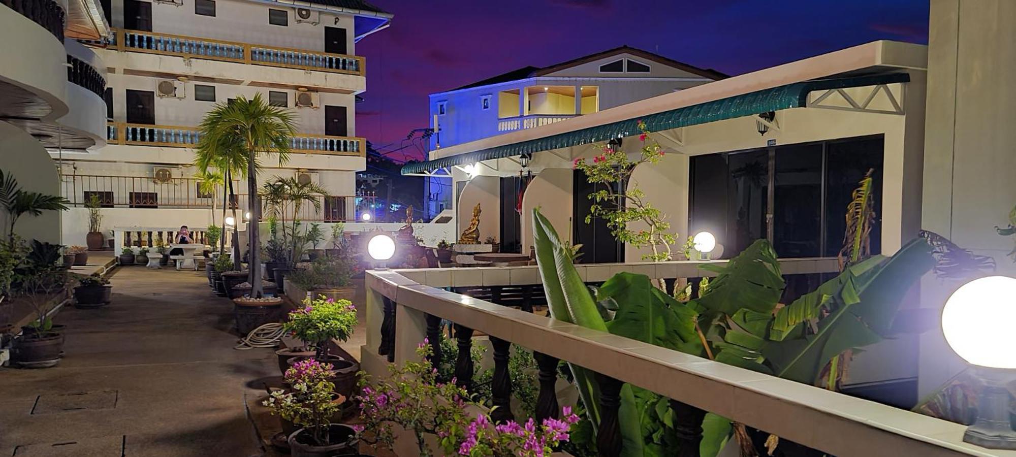 Blue Sky Residence Patong Exterior foto