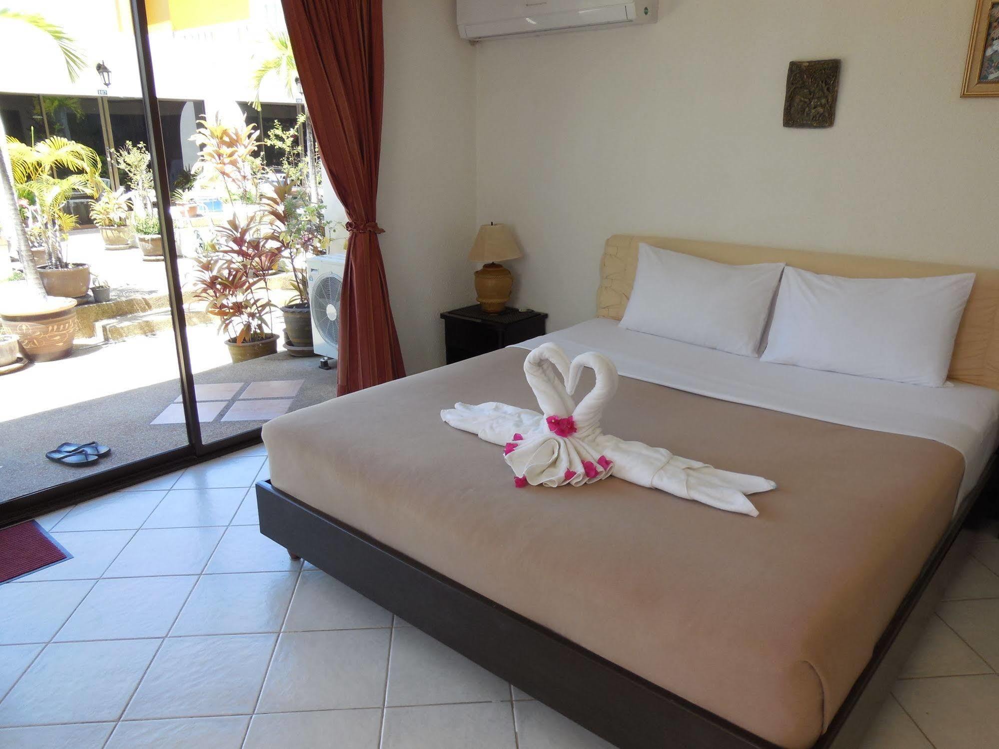 Blue Sky Residence Patong Exterior foto