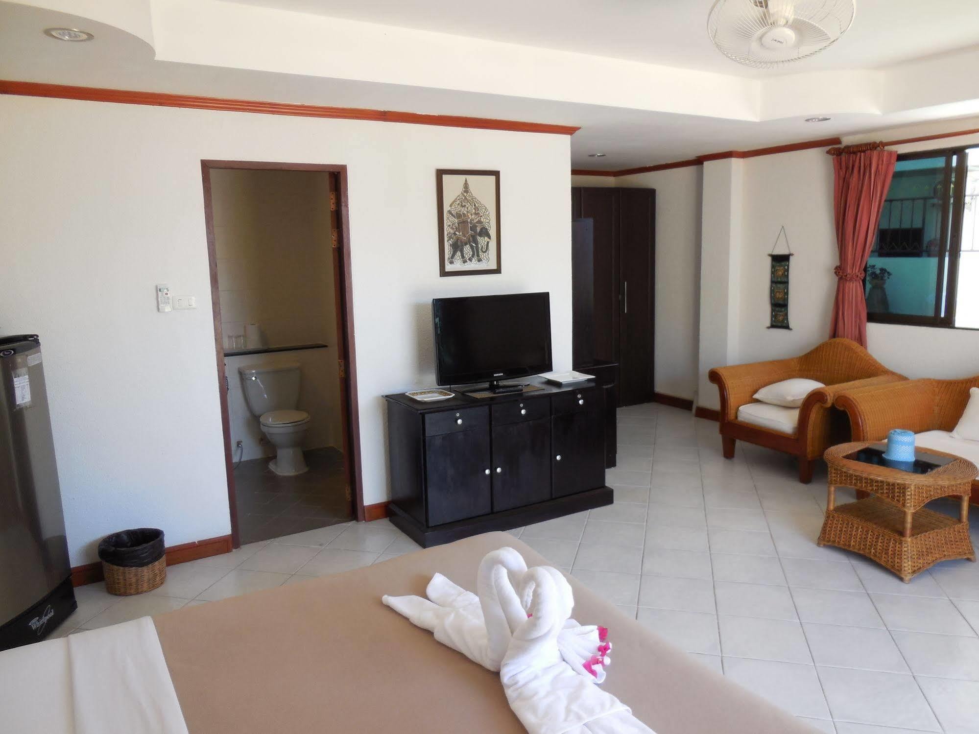 Blue Sky Residence Patong Exterior foto