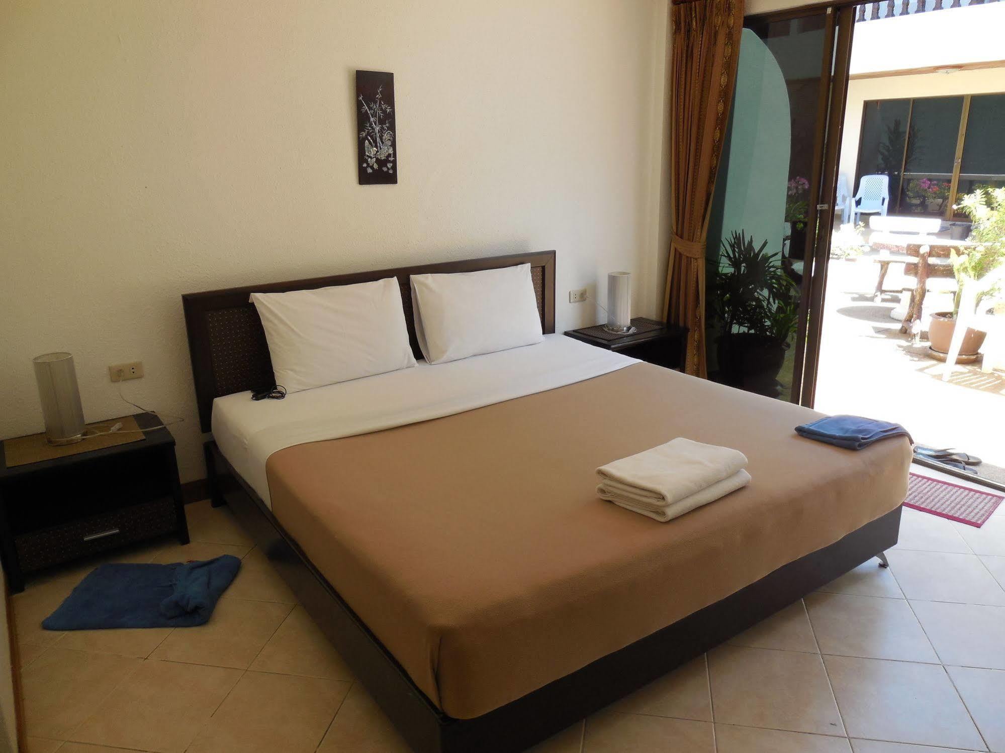 Blue Sky Residence Patong Exterior foto